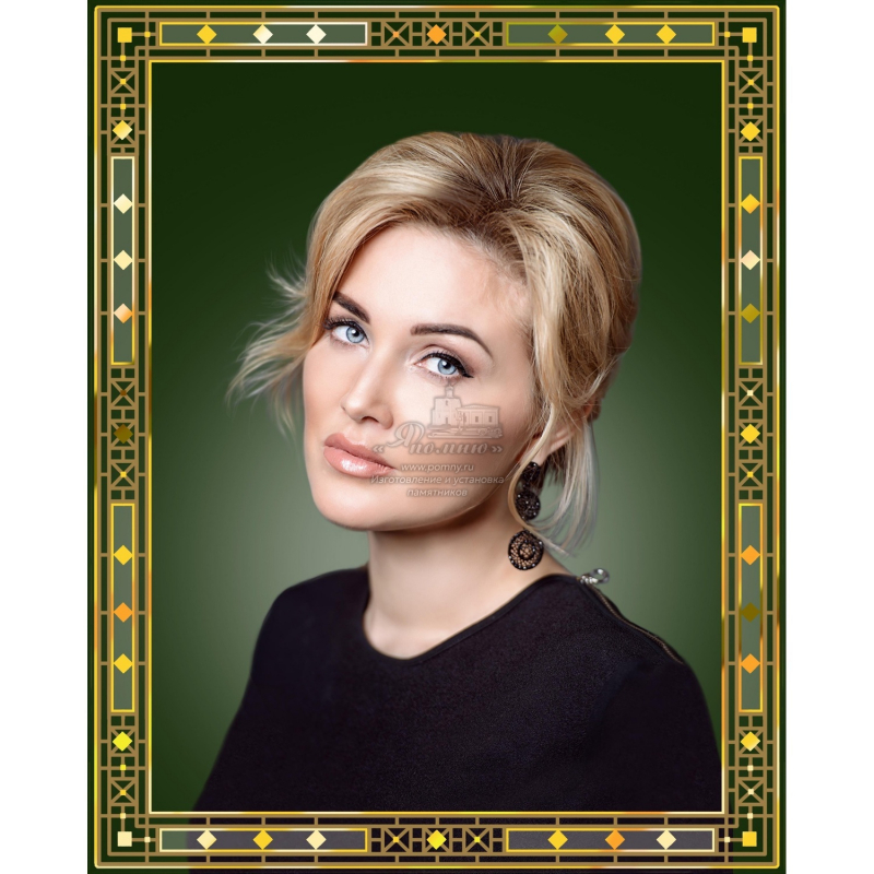 Портрет на стекле с геометрическим орнаментом